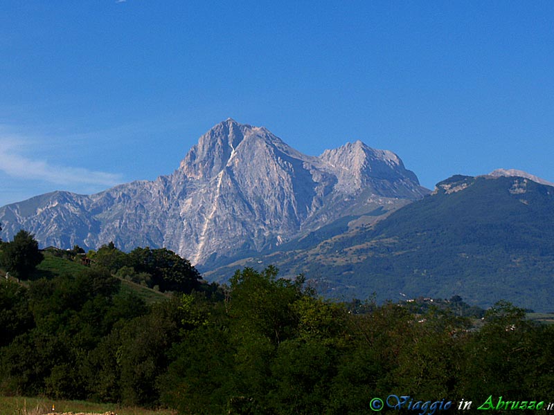 18-P9030356+.jpg - 18-P9030356+.jpg - Il Gran Sasso d'Italia visto dal territorio di Montorio al Vomano.